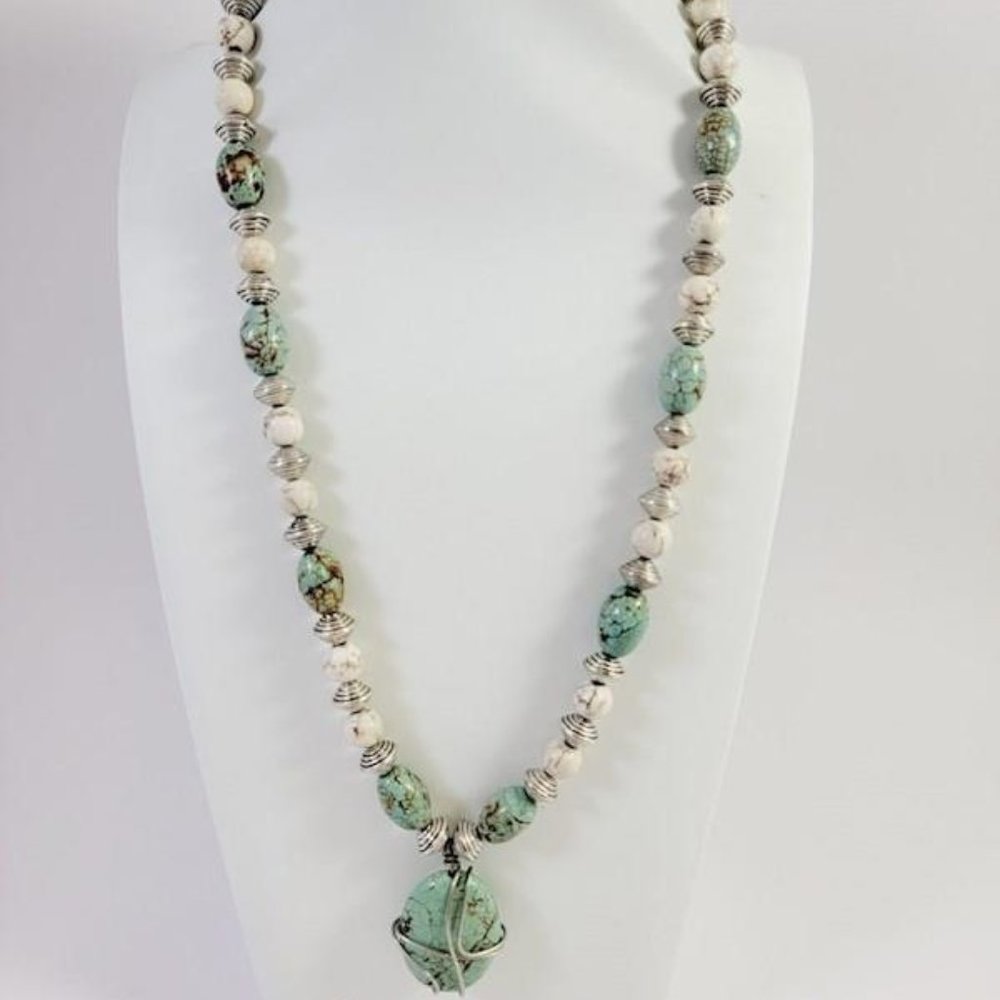 FREE SHIPPING Southwest Style Silvertone Turquoise & Magnesite Beaded Necklace